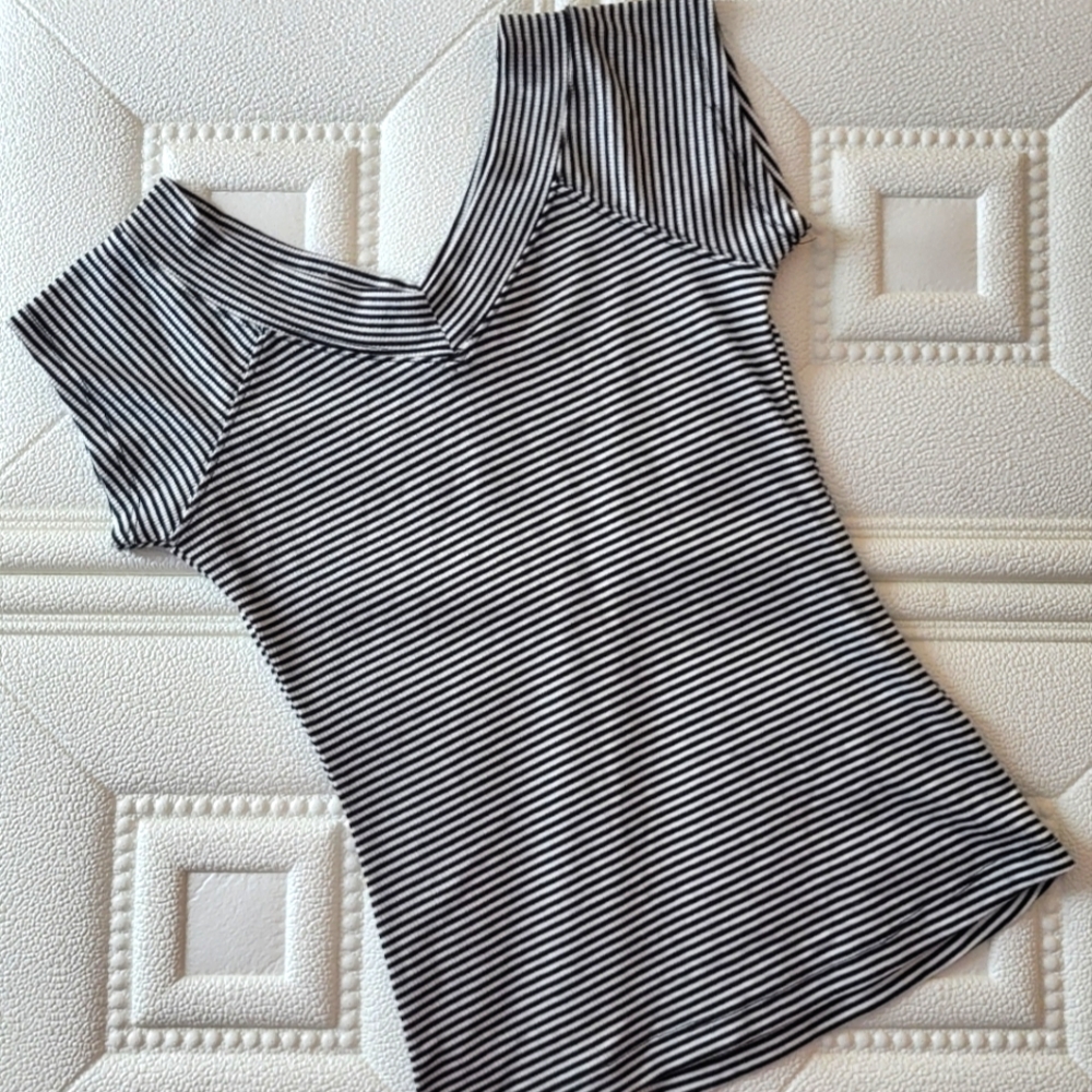 BDG | Ribbed v-neck - Picture 2 of 3